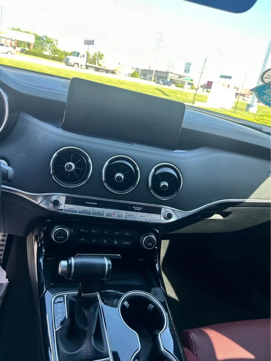 2022 Kia Stinger - Image 9 of 14