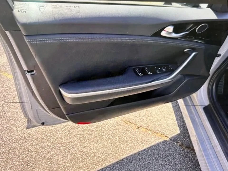 2022 Kia Stinger - Image 10 of 19