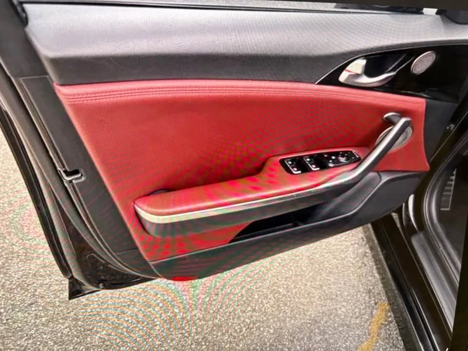 2022 Kia Stinger - Image 10 of 17