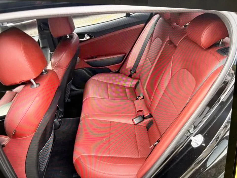 2022 Kia Stinger - Image 15 of 17