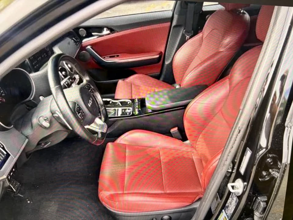2022 Kia Stinger - Image 9 of 17