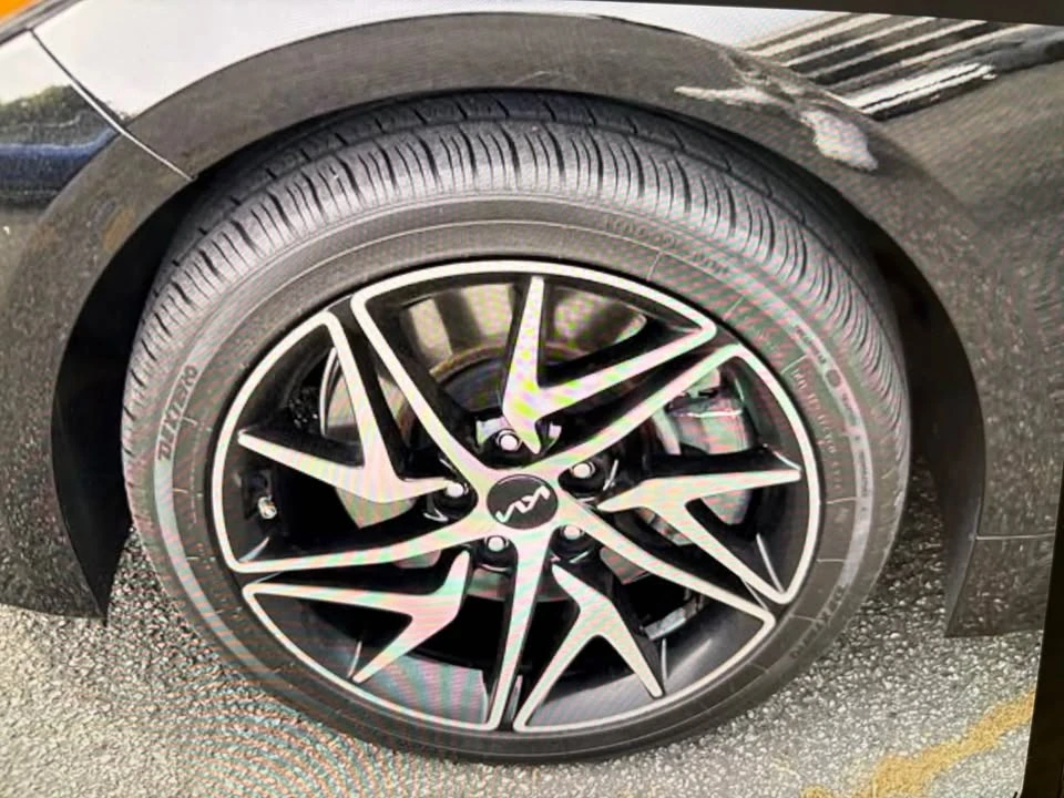 2022 Kia Stinger - Image 11 of 17