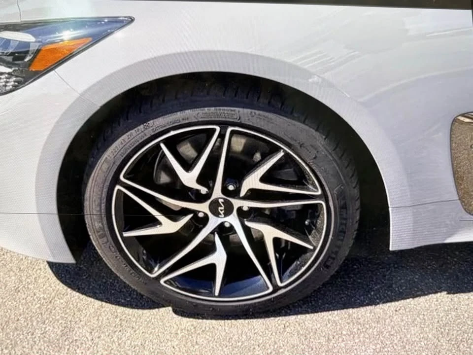 2022 Kia Stinger - Image 11 of 19