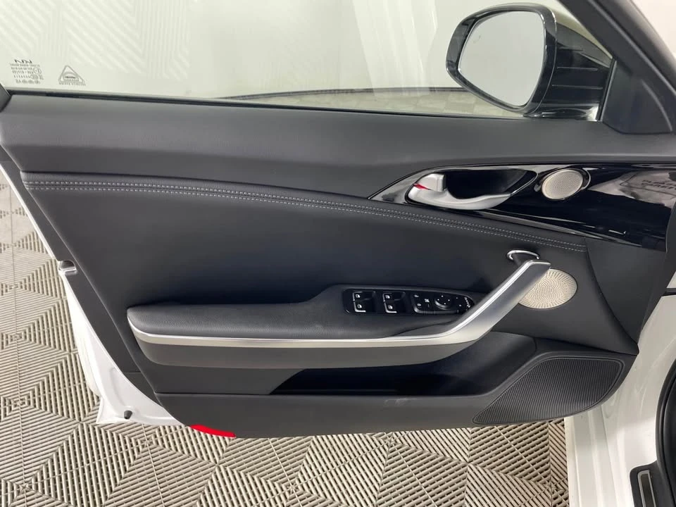 2022 Kia Stinger - Image 11 of 14