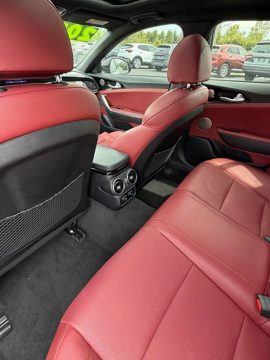 2022 Kia Stinger - Image 7 of 10