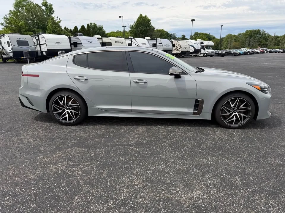 2022 Kia Stinger - Image 9 of 10