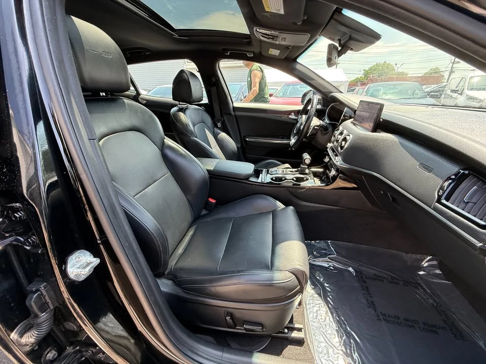 2022 Kia Stinger - Image 15 of 20
