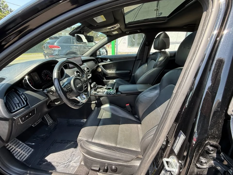 2022 Kia Stinger - Image 9 of 20