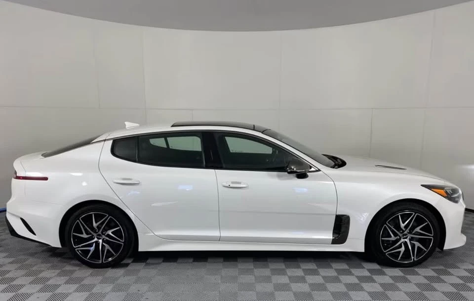 2022 Kia Stinger - Image 3 of 3