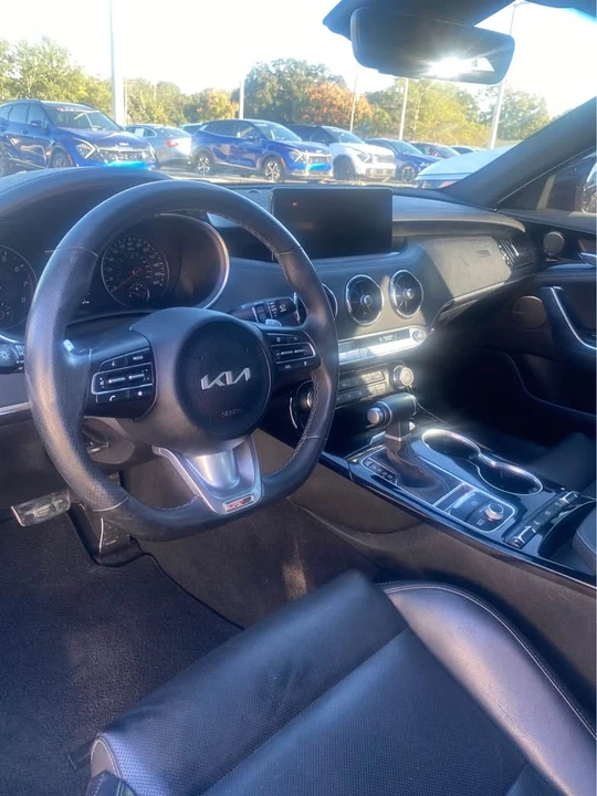 2022 Kia Stinger - Image 2 of 13