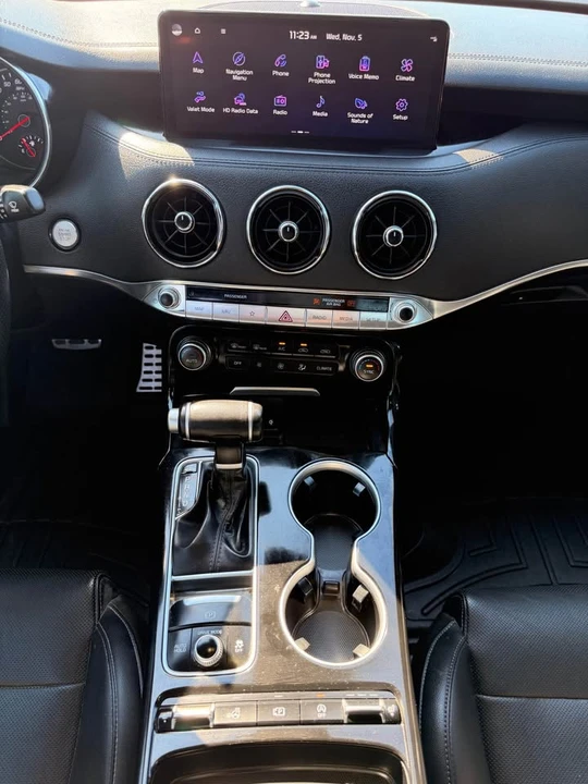 2022 Kia Stinger - Image 13 of 20