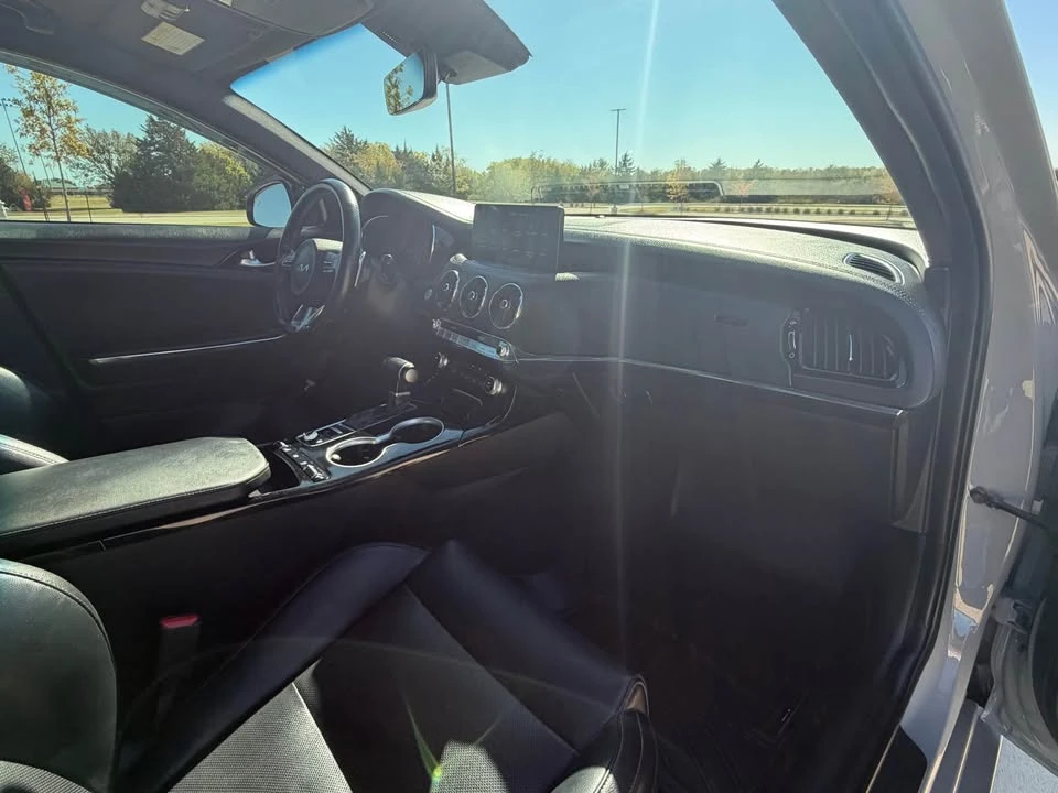 2022 Kia Stinger - Image 10 of 20