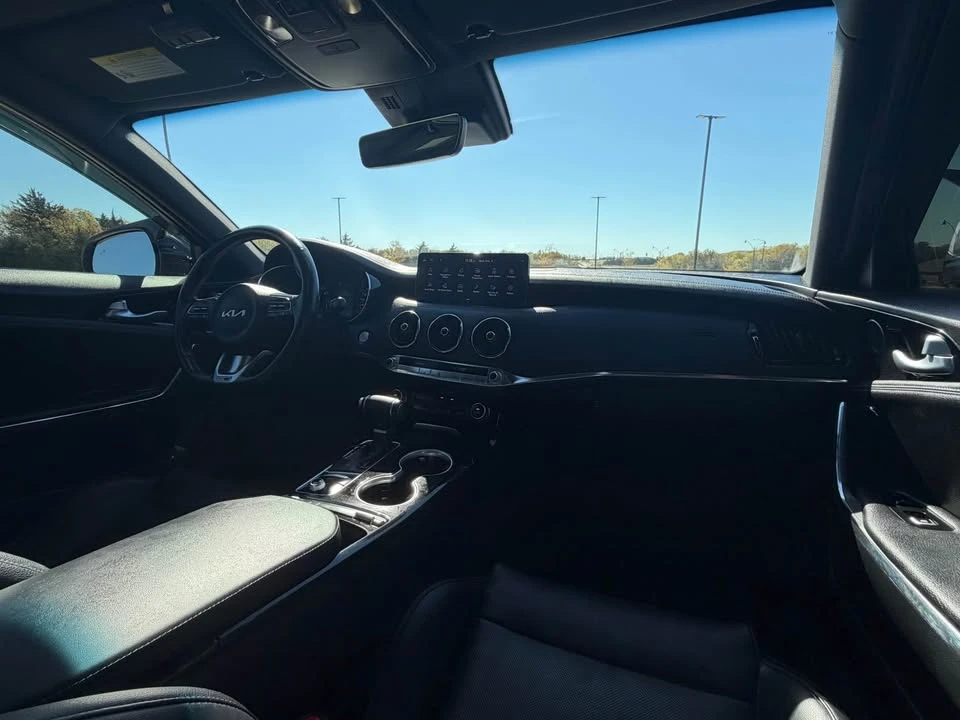 2022 Kia Stinger - Image 9 of 20