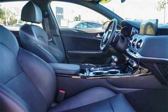 2022 Kia Stinger - Image 10 of 16