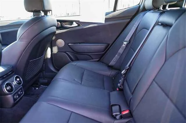 2022 Kia Stinger - Image 11 of 16