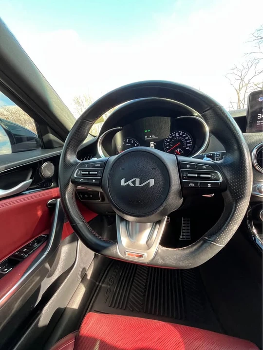 2022 Kia Stinger - Image 9 of 14