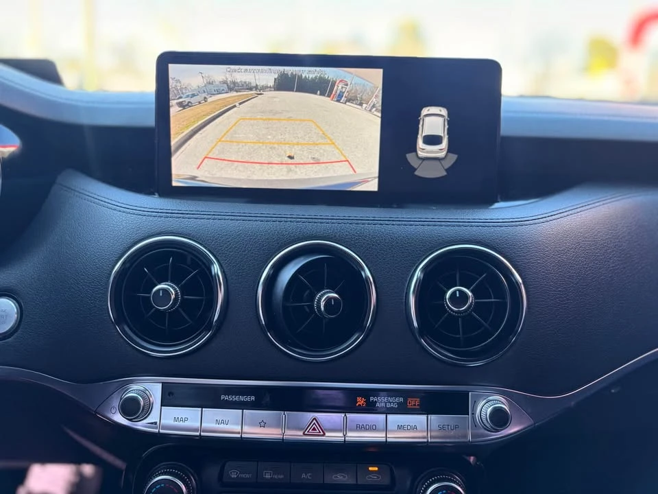 2022 Kia Stinger - Image 15 of 17