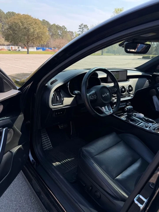 2022 Kia Stinger - Image 9 of 10