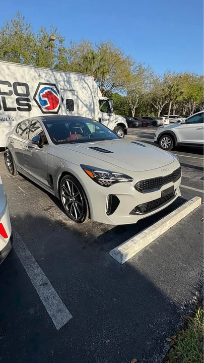 2022 Kia Stinger - Image 2 of 5