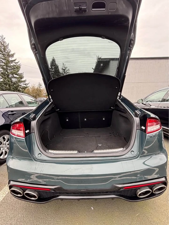 2022 Kia Stinger - Image 9 of 10