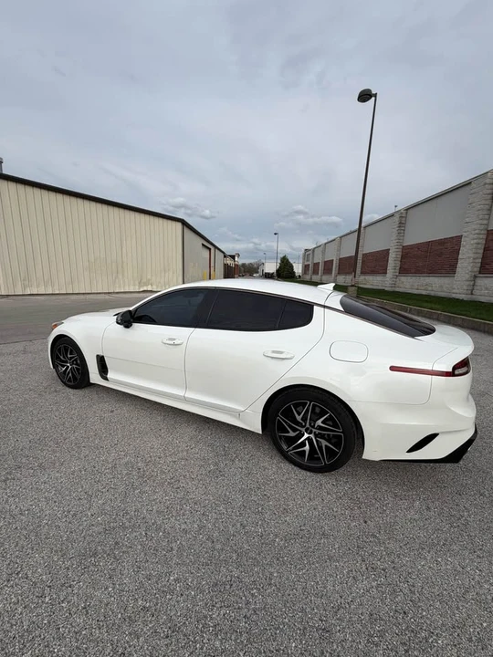 2022 Kia Stinger - Image 14 of 19
