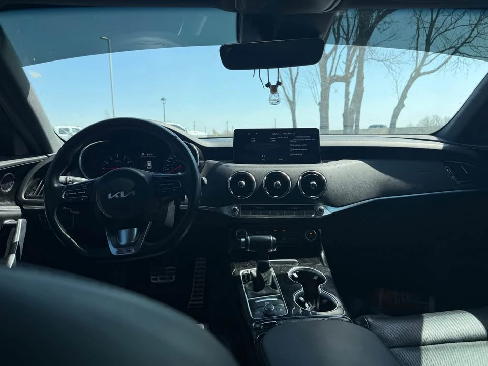 2022 Kia Stinger - Image 9 of 11