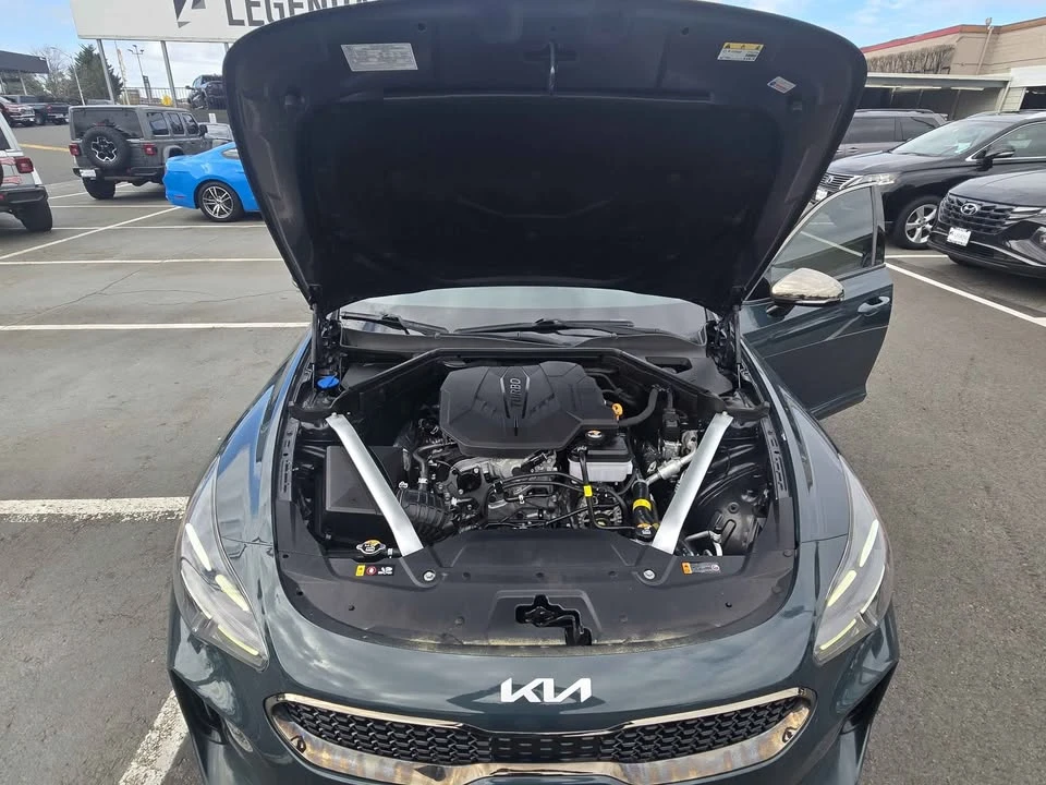 2022 Kia Stinger - Image 2 of 9