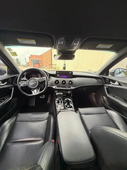 2022 Kia Stinger - Image 15 of 19