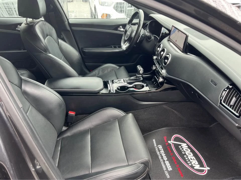 2022 Kia Stinger - Image 9 of 15