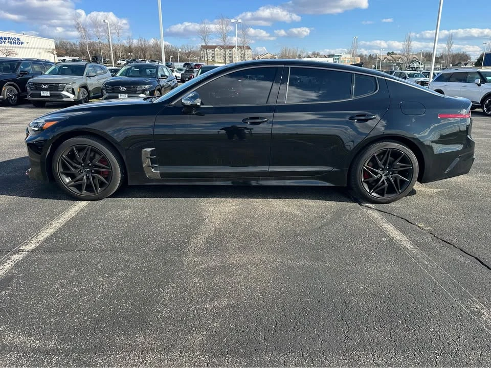 2022 Kia Stinger - Image 2 of 17
