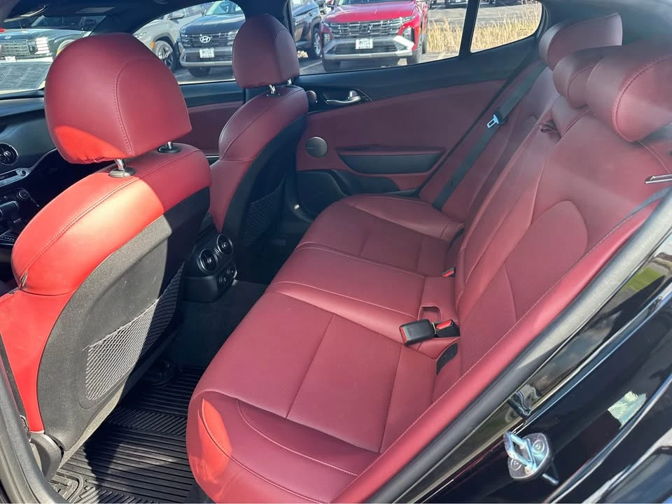 2022 Kia Stinger - Image 10 of 17
