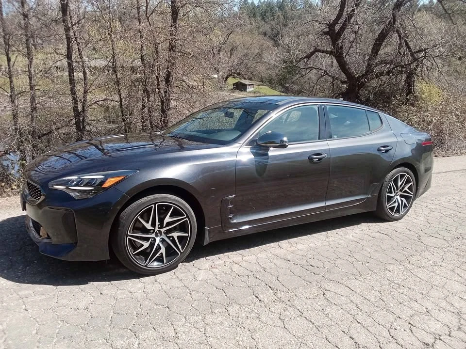 2022 Kia Stinger - Image 2 of 17