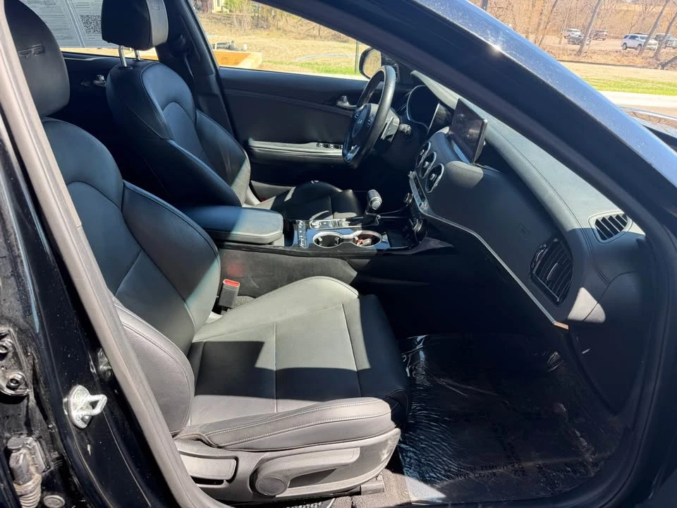 2022 Kia Stinger - Image 13 of 17