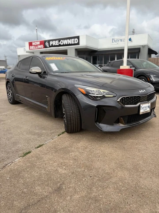 2022 Kia Stinger - Image 2 of 11