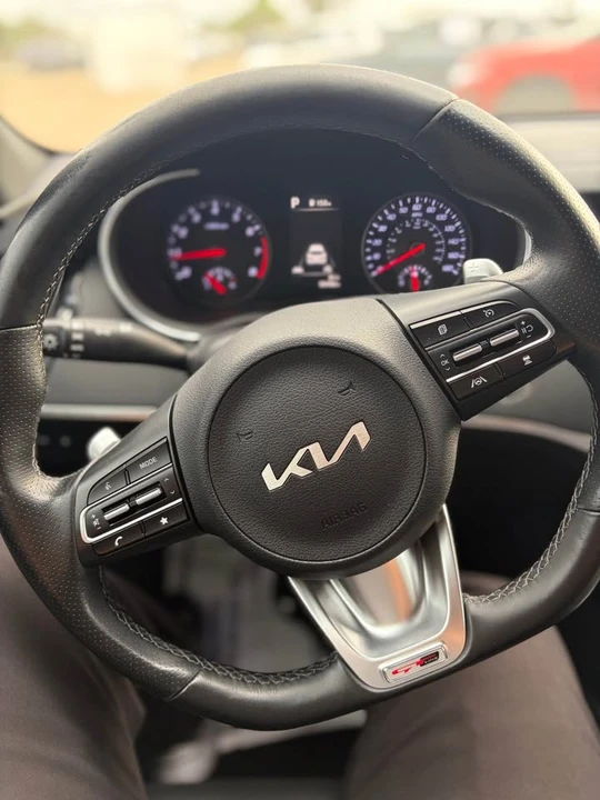 2022 Kia Stinger - Image 9 of 11