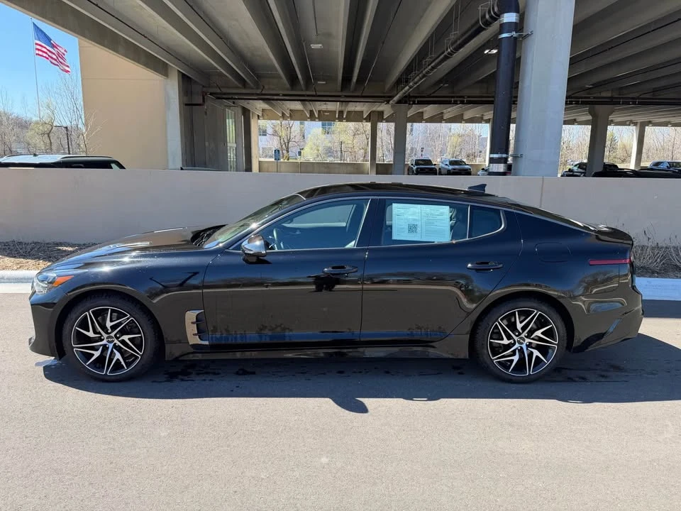 2022 Kia Stinger - Image 2 of 17