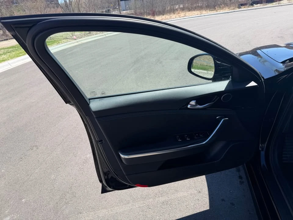 2022 Kia Stinger - Image 9 of 17