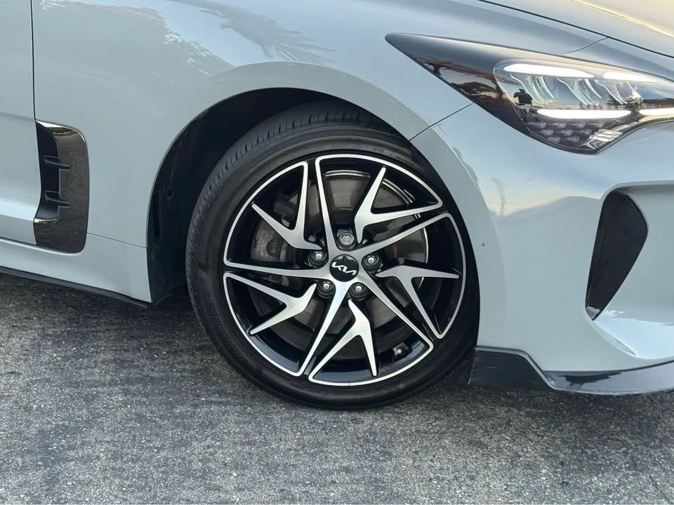 2022 Kia Stinger GT - Image 8 of 18