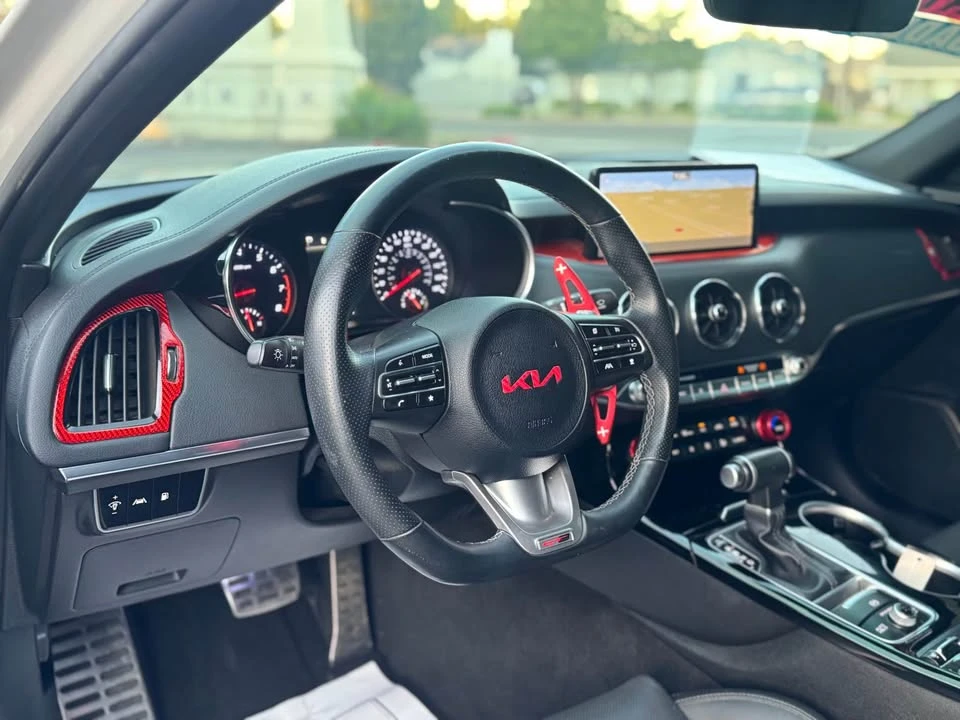 2022 Kia Stinger GT - Image 14 of 18