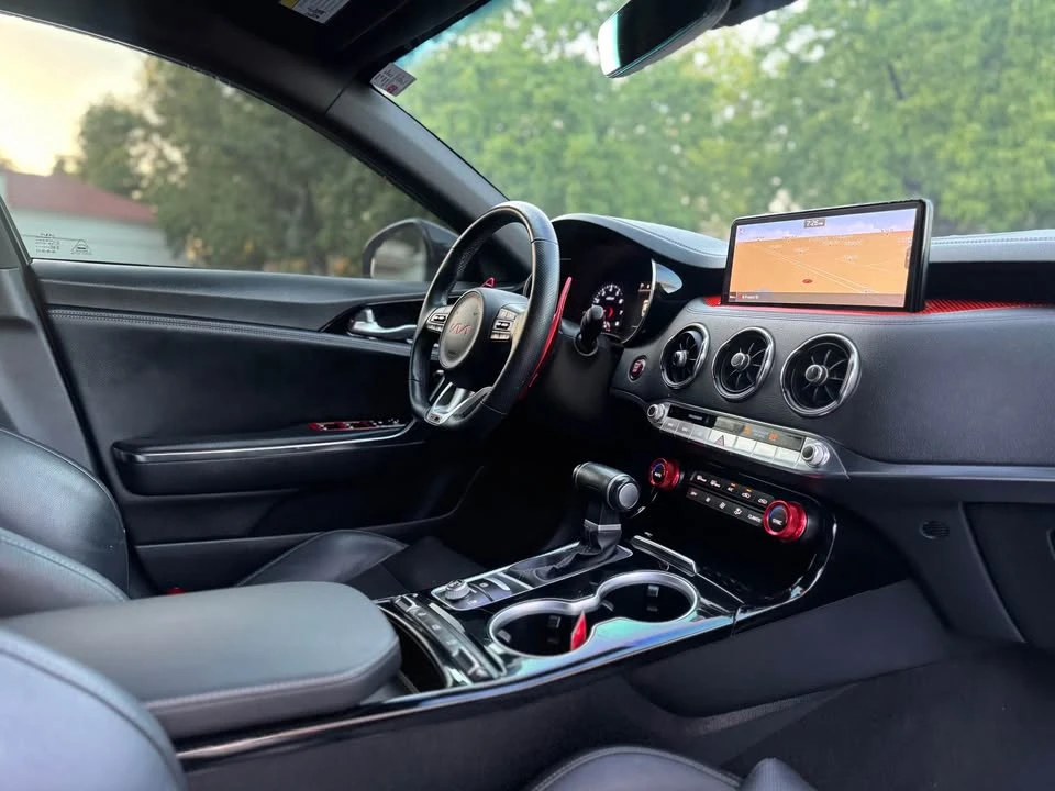 2022 Kia Stinger GT - Image 12 of 18