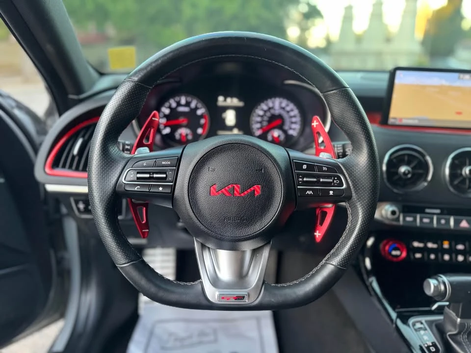 2022 Kia Stinger GT - Image 15 of 18