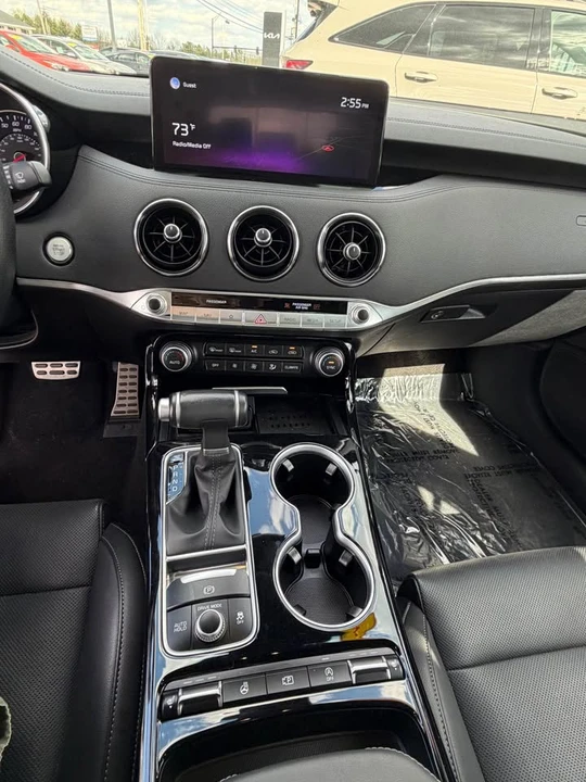 2022 Kia Stinger - Image 10 of 11