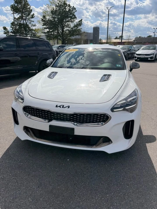 2022 Kia Stinger - Image 2 of 11
