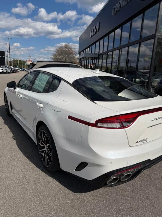 2022 Kia Stinger - Image 8 of 11