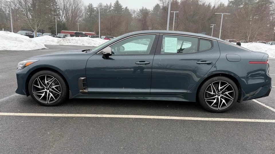 2022 Kia Stinger - Image 2 of 11