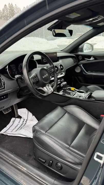 2022 Kia Stinger - Image 9 of 11