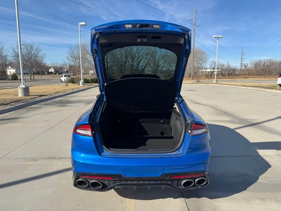2022 Kia Stinger GT - Image 10 of 15