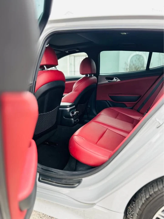 2022 Kia Stinger GT - Image 9 of 10