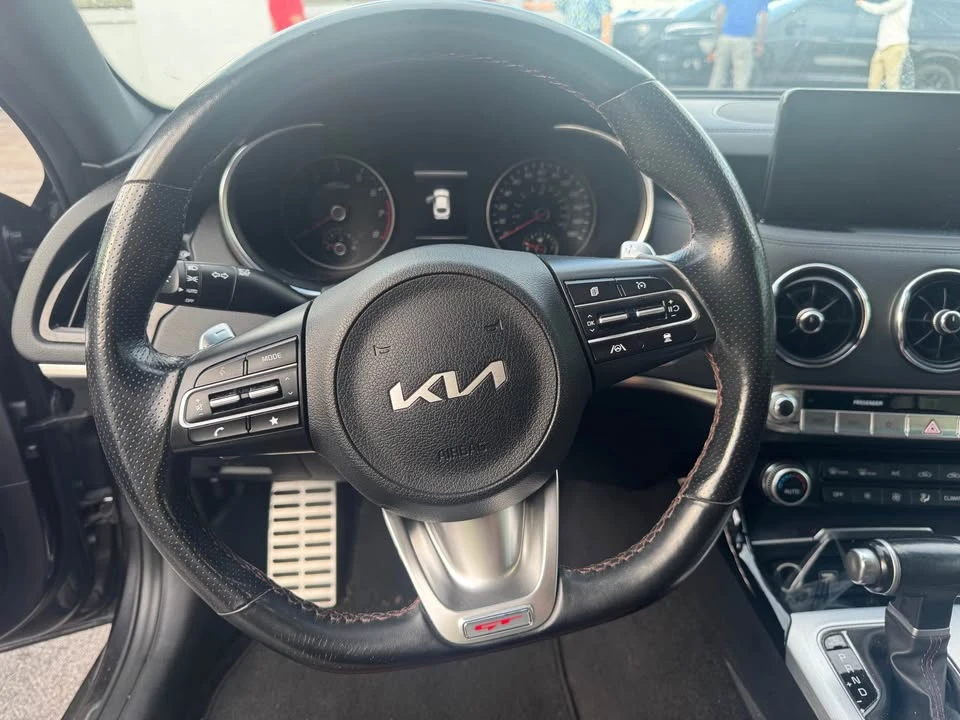 2022 Kia Stinger GT - Image 8 of 13