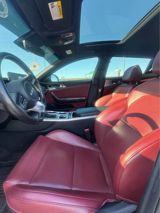 2022 Kia Stinger GT - Image 9 of 14
